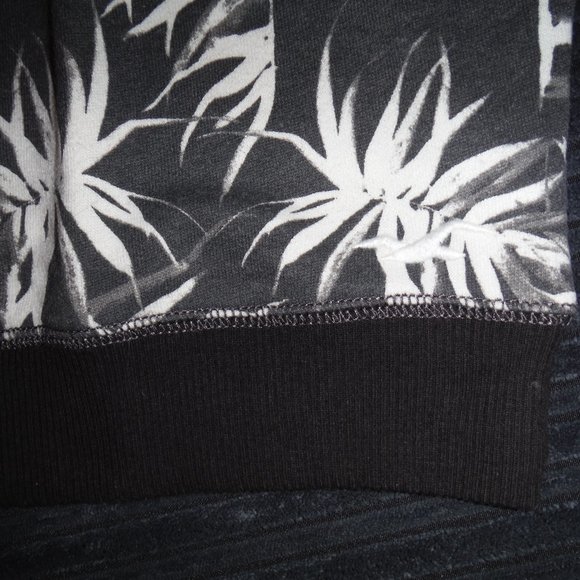 ✅3/40$ HOLLISTER roll up sleeve top - Picture 4 of 4